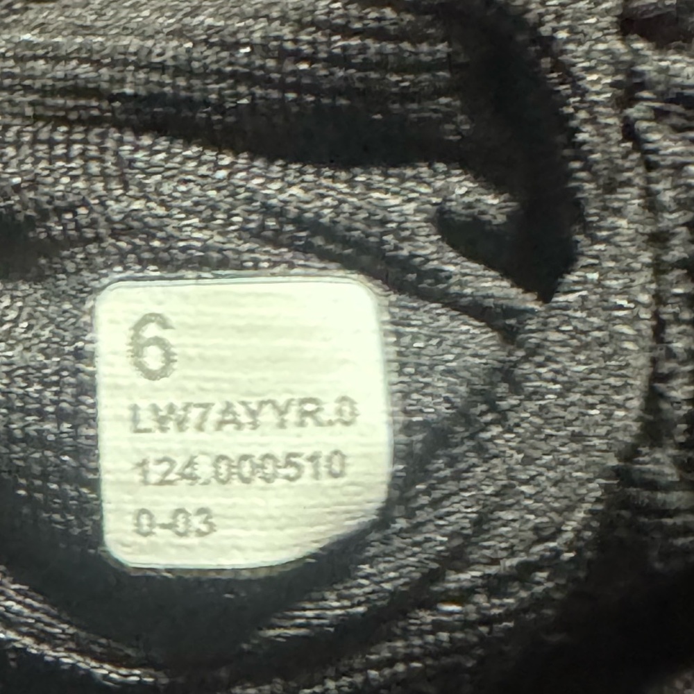 Lululemon Hotty Hot  Short 2.5 Mesh
Black - Picture 6 of 6